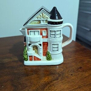 Otagiri. Charming Victorian House-Shaped Ceramic Teapot Or Creamer. GUC. Vintage